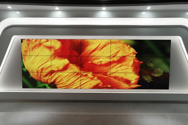 網(wǎng)絡(luò)直播間背景墻用液晶拼接屏好，還是LED顯示屏好？