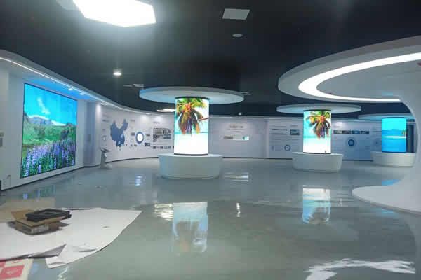 企業(yè)展廳設(shè)計(jì)邁入“沉浸式”時(shí)代：LED顯示技術(shù)如何重塑品牌敘事空間
