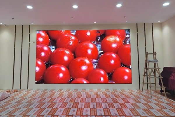 Micro LED微間距突破P0.4：商用顯示進(jìn)入“像素隱形”時(shí)代