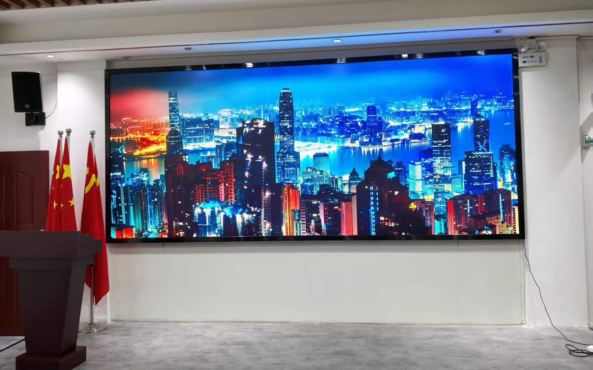 2025年高端會(huì)議廳P1.2微間距LED大屏應(yīng)用實(shí)景